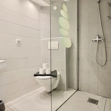 Ancienne Batisse En Plein Coeur Du Port Avec Clim Apartament Nicea