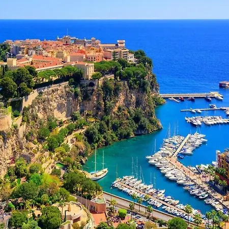 Ancienne Batisse En Plein Coeur Du Port Avec Clim Apartament