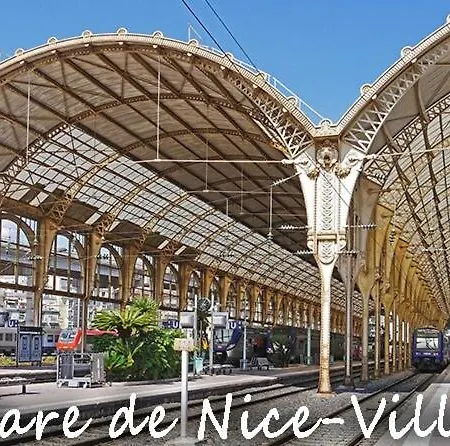 Ancienne Batisse En Plein Coeur Du Port Avec Clim Apartament Nicea