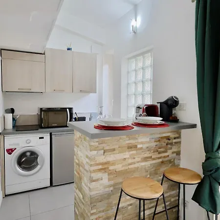 Ancienne Batisse En Plein Coeur Du Port Avec Clim * Nicea