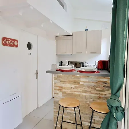 Apartament Ancienne Batisse En Plein Coeur Du Port Avec Clim *